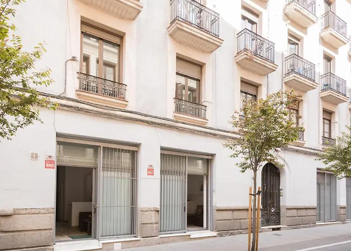 Dúplex en Antón Martín 6 Personas
